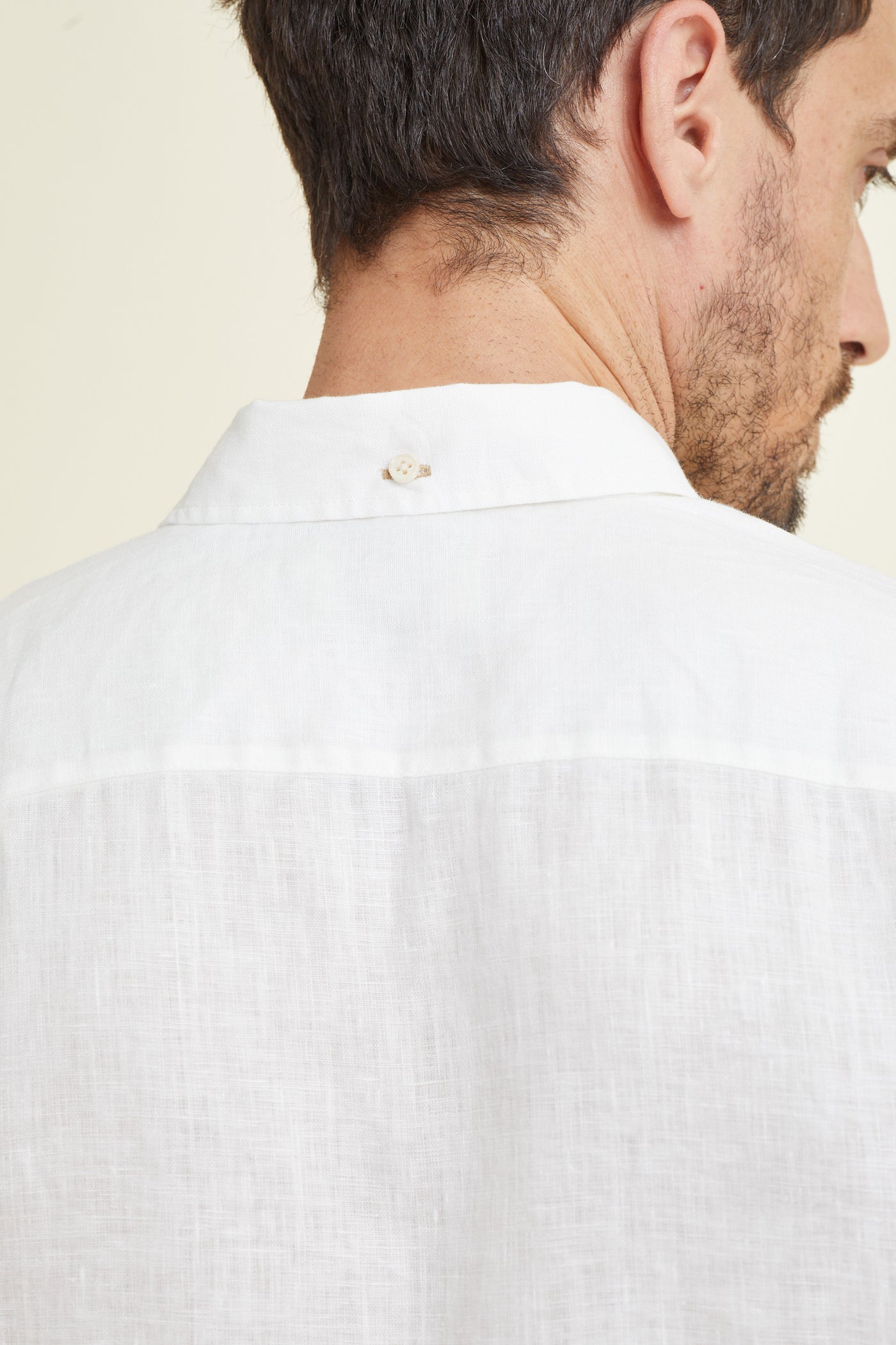 חולצה מכופתרת REGULAR FIT  פשתן שרוול ארוך בצבע לבן