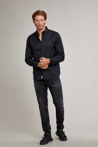 חולצה מכופתרת שרוול ארוך Regular Fit בצבע שחור