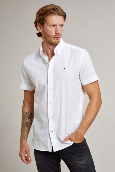 חולצה מכופתרת Regular Fit שרוול קצר בצבע לבן