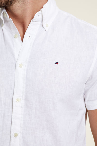 חולצה מכופתרת Regular Fit שרוול קצר פשתן בצבע לבן