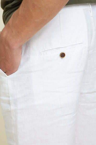 מכנס קצר פשתן בצבע לבן