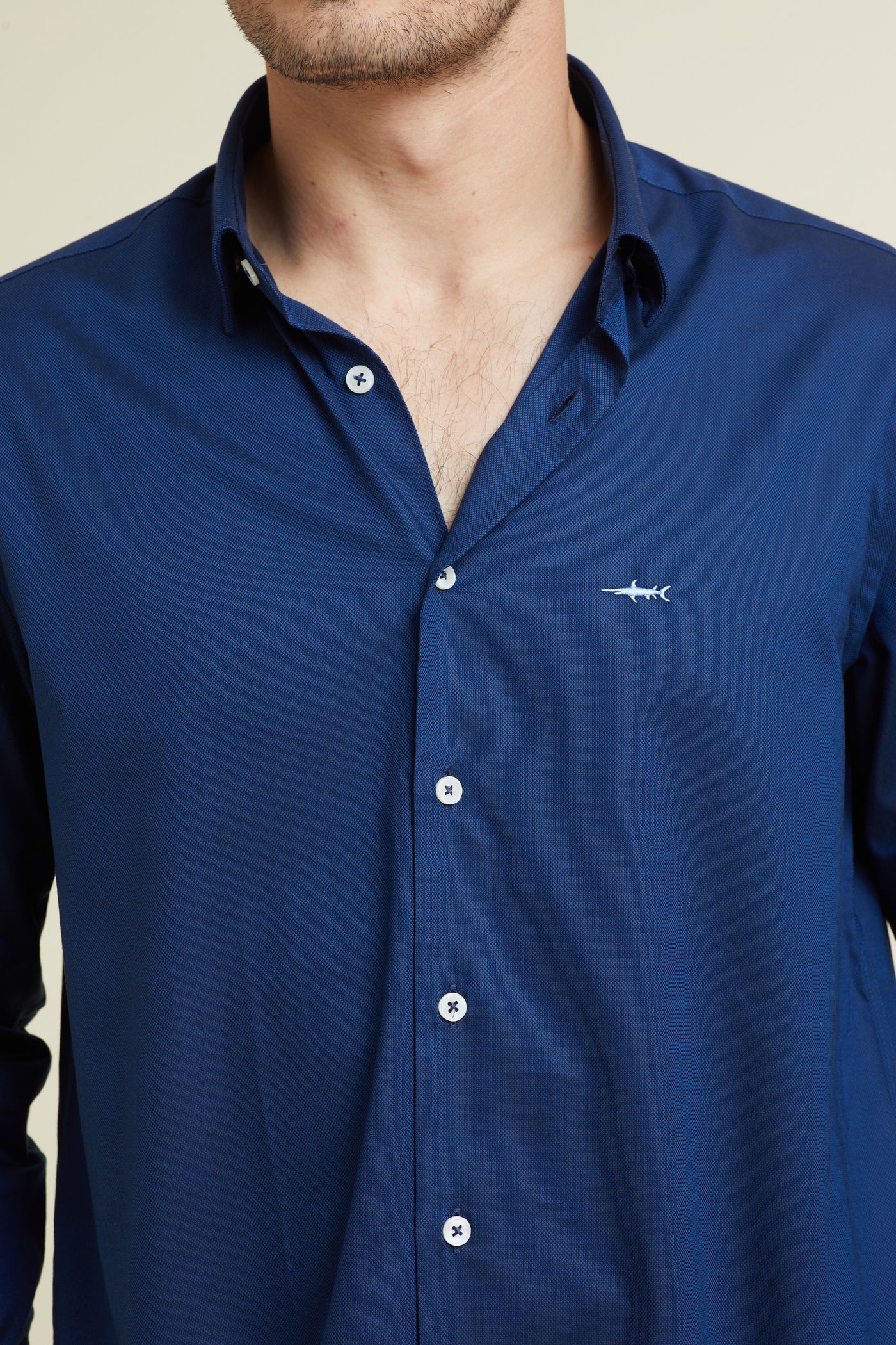 חולצה מכופתרת שרוול ארוך בצבע כחול כהה REGULAR