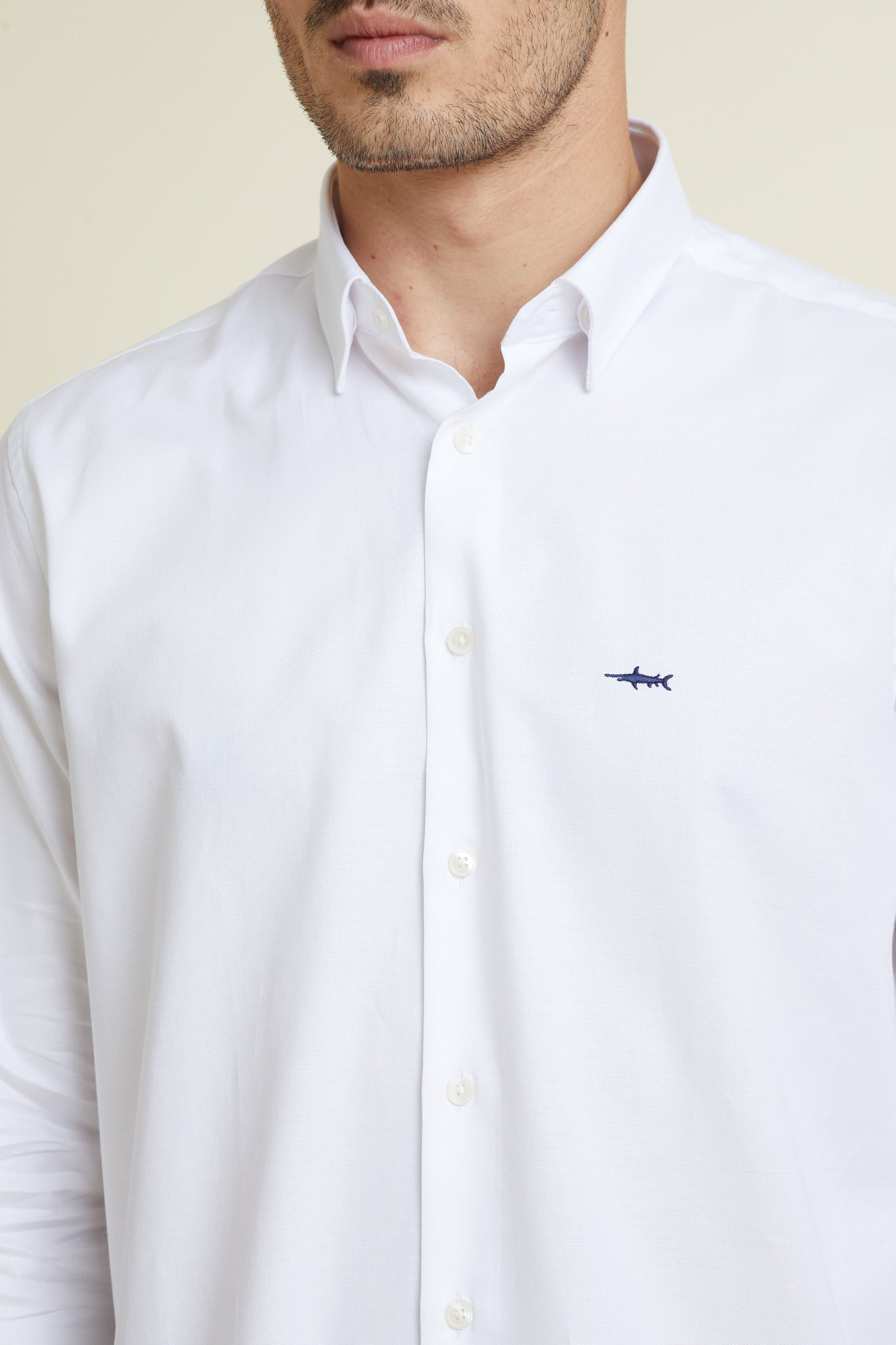 חולצה מכופתרת שרוול ארוך בצבע לבן REGULAR
