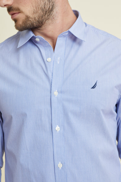 חולצה מכופתרת שרוול ארוך בצבע כחול פסים