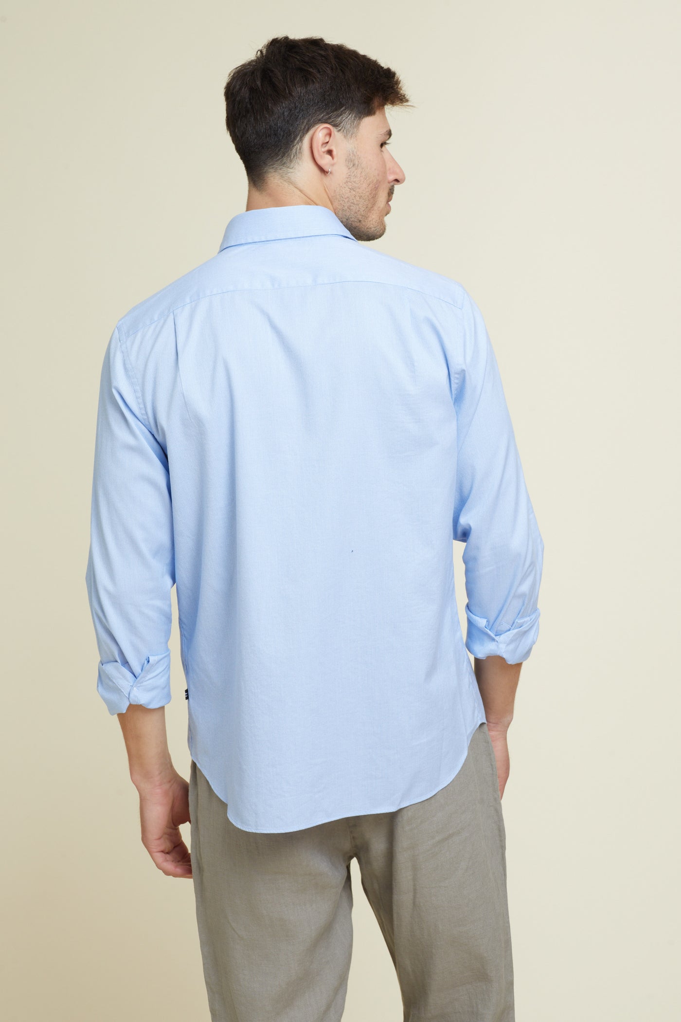 חולצה מכופתרת שרוול ארוך בצבע תכלת CLASSIC