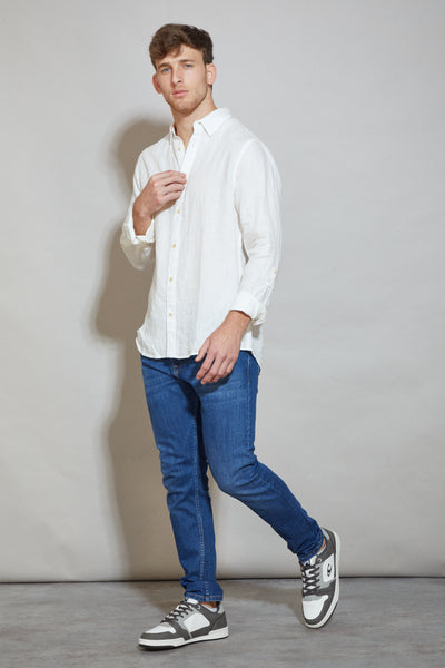 חולצת פשתן מכופתרת שרוול ארוך בצבע לבן