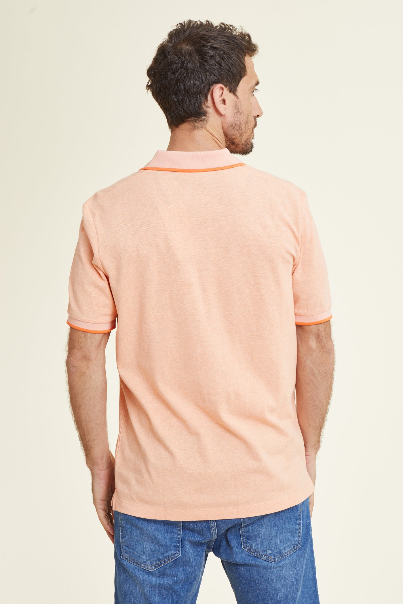 חולצת פולו שרוול קצר בצבע אפרסק
