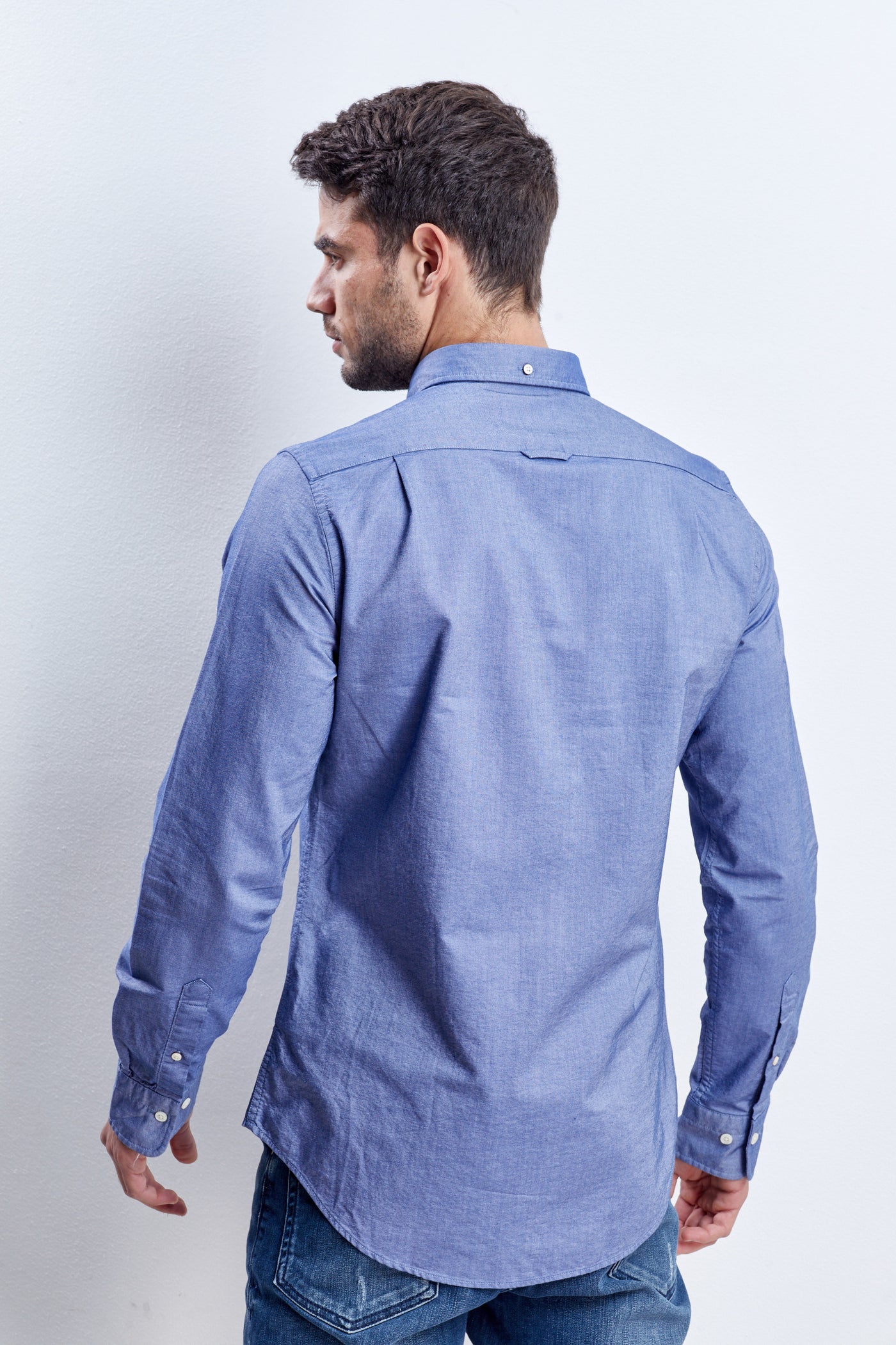 חולצה מכופתרת שרוול ארוך אוקספורד בצבע כחול