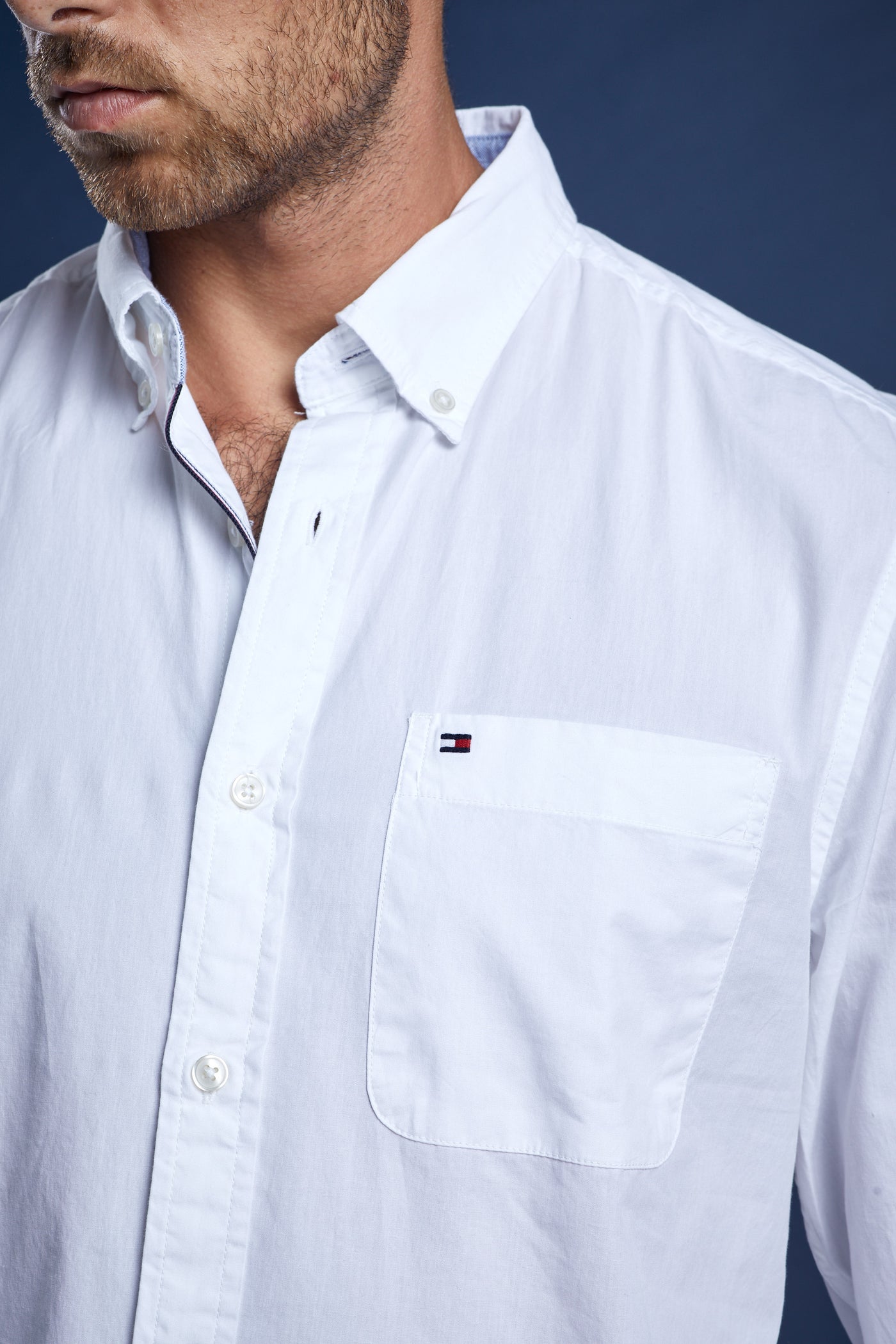 חולצה מכופתרת  Regular Fit  שרוול ארוך בצבע לבן