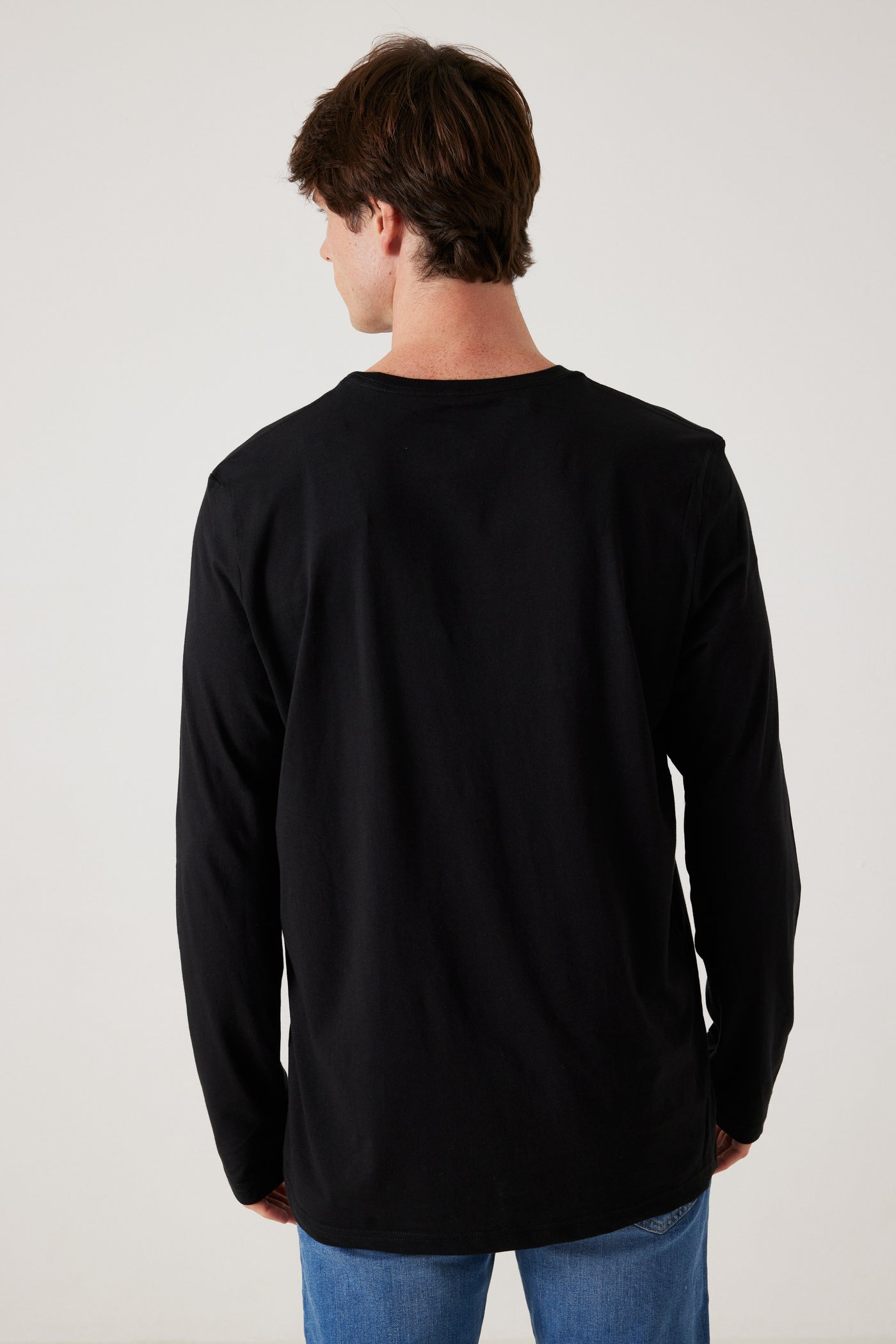 טישרט שרוול ארוך בצבע שחור