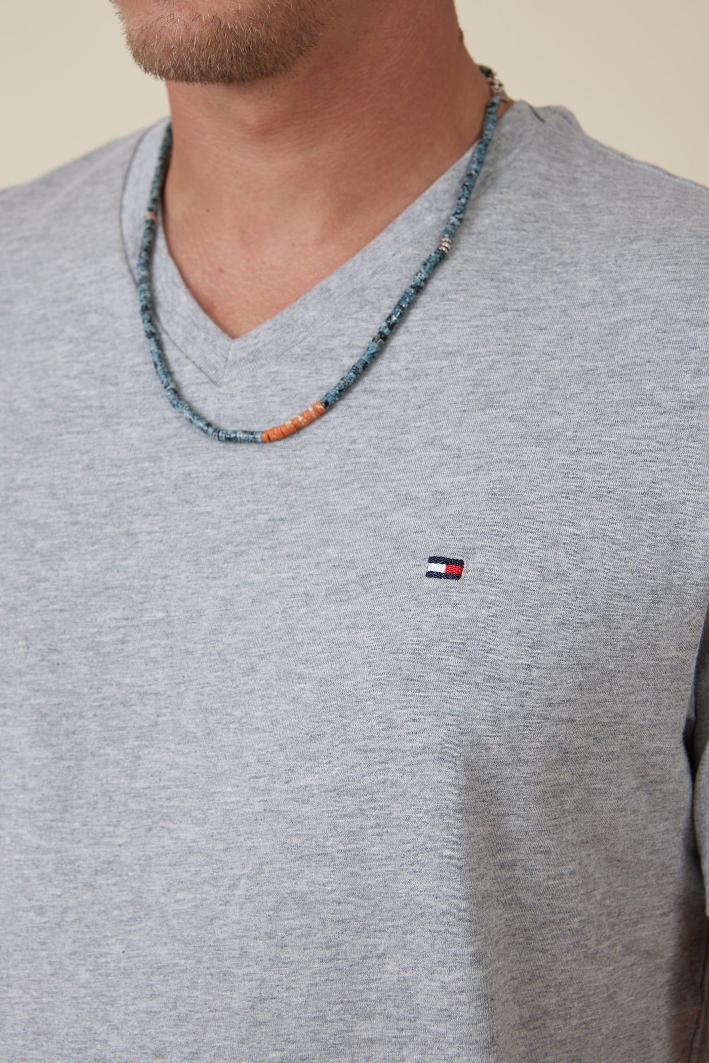 טישרט שרוול קצר בצבע אפור