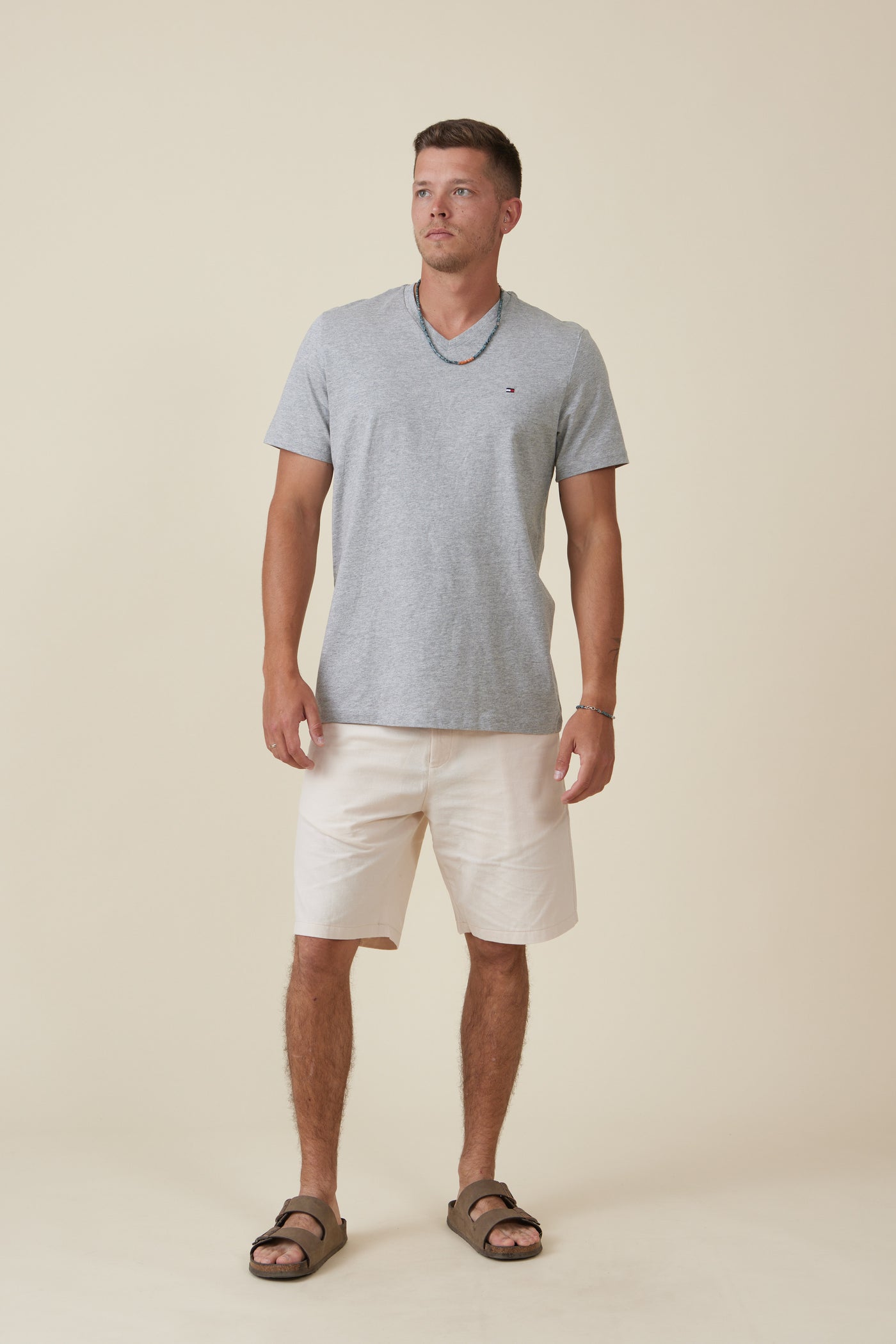 טישרט שרוול קצר בצבע אפור