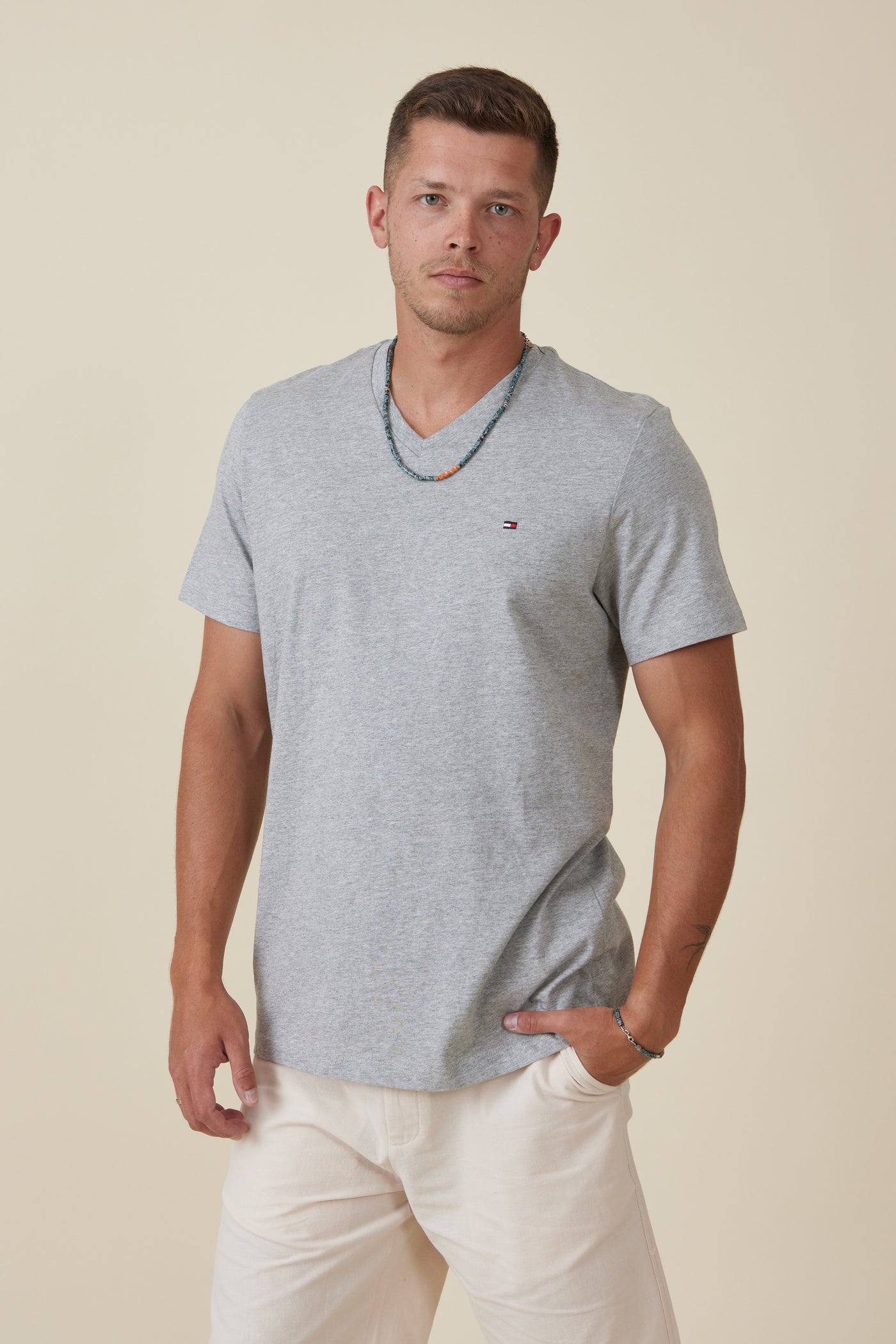 טישרט שרוול קצר בצבע אפור