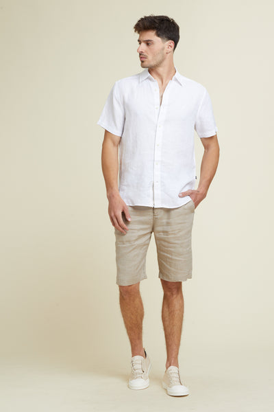 חולצה מכופתרת פשתן שרוול קצר בצבע לבן
