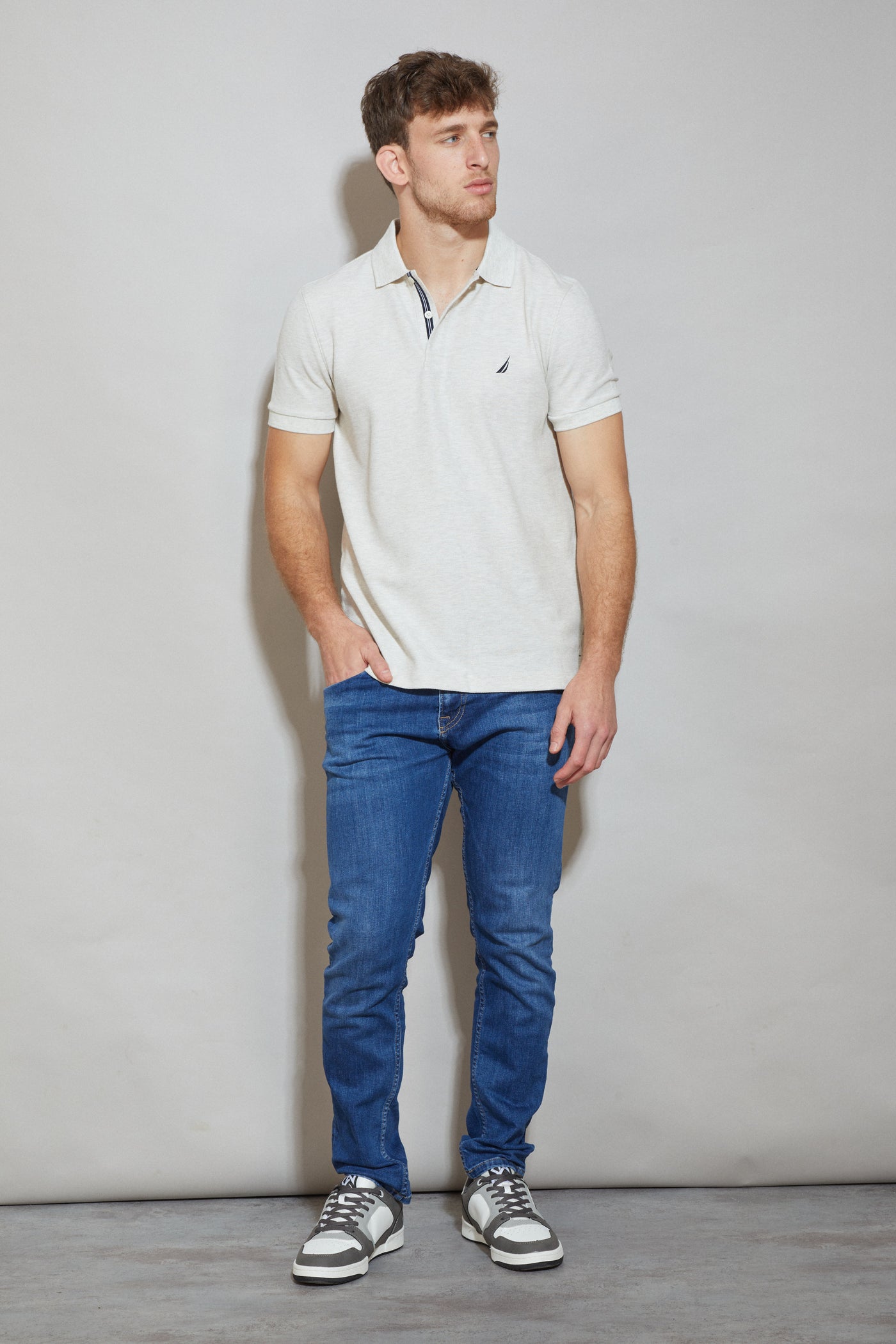 חולצת פולו SLIM FIT  שרוול קצר בצבע אפור אבן
