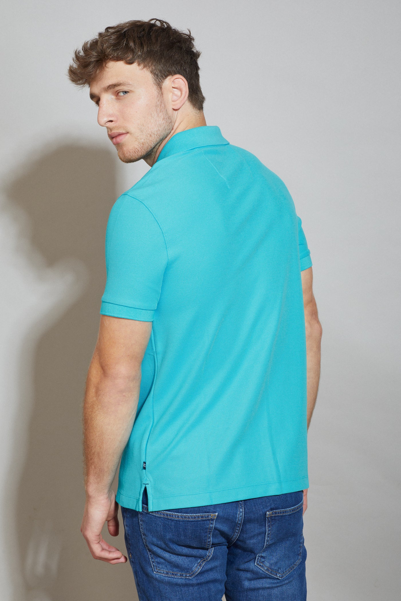חולצת פולו SLIM FIT שרוול קצר בצבע תכלת