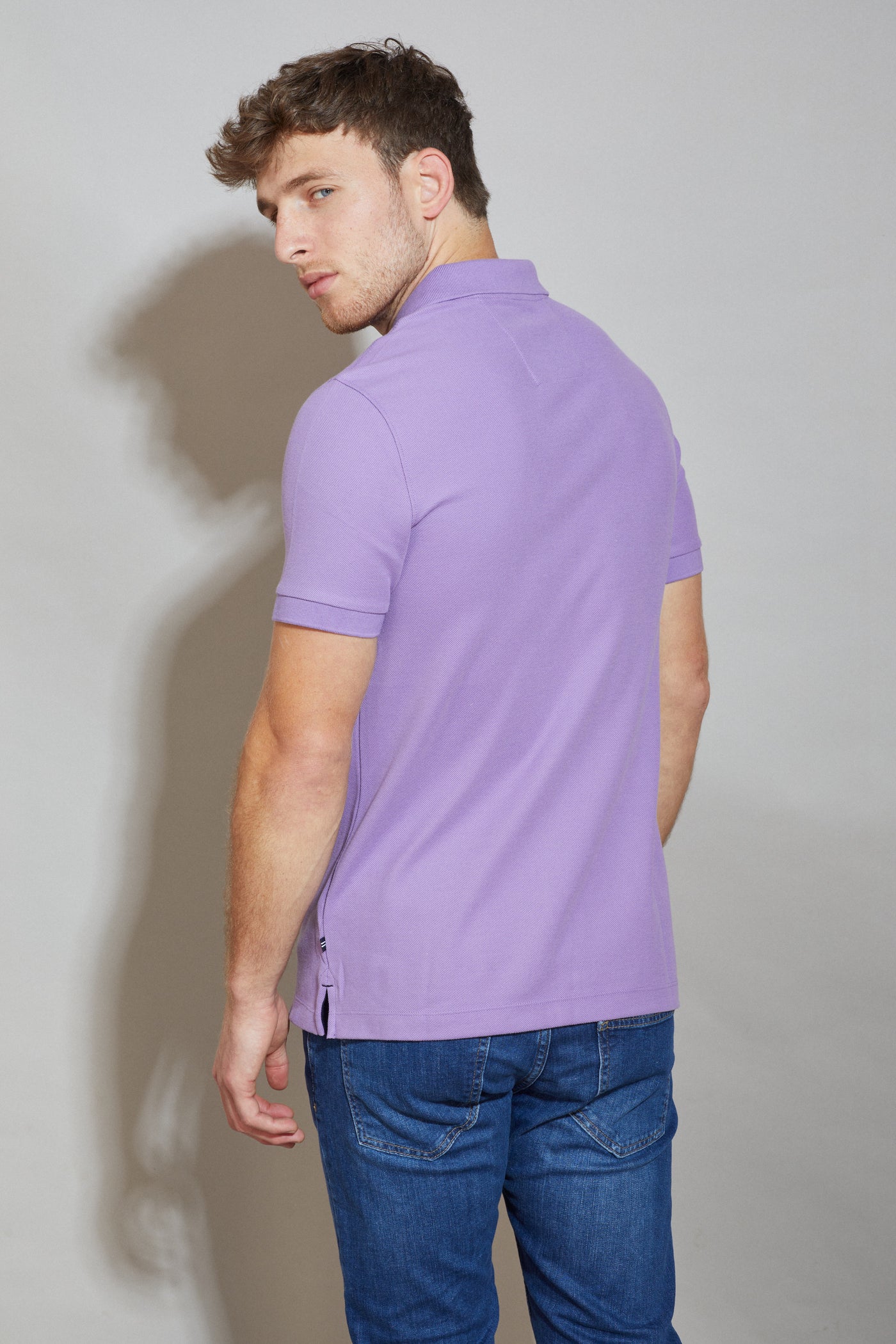 חולצת פולו SLIM FIT שרוול קצר בצבע סגול
