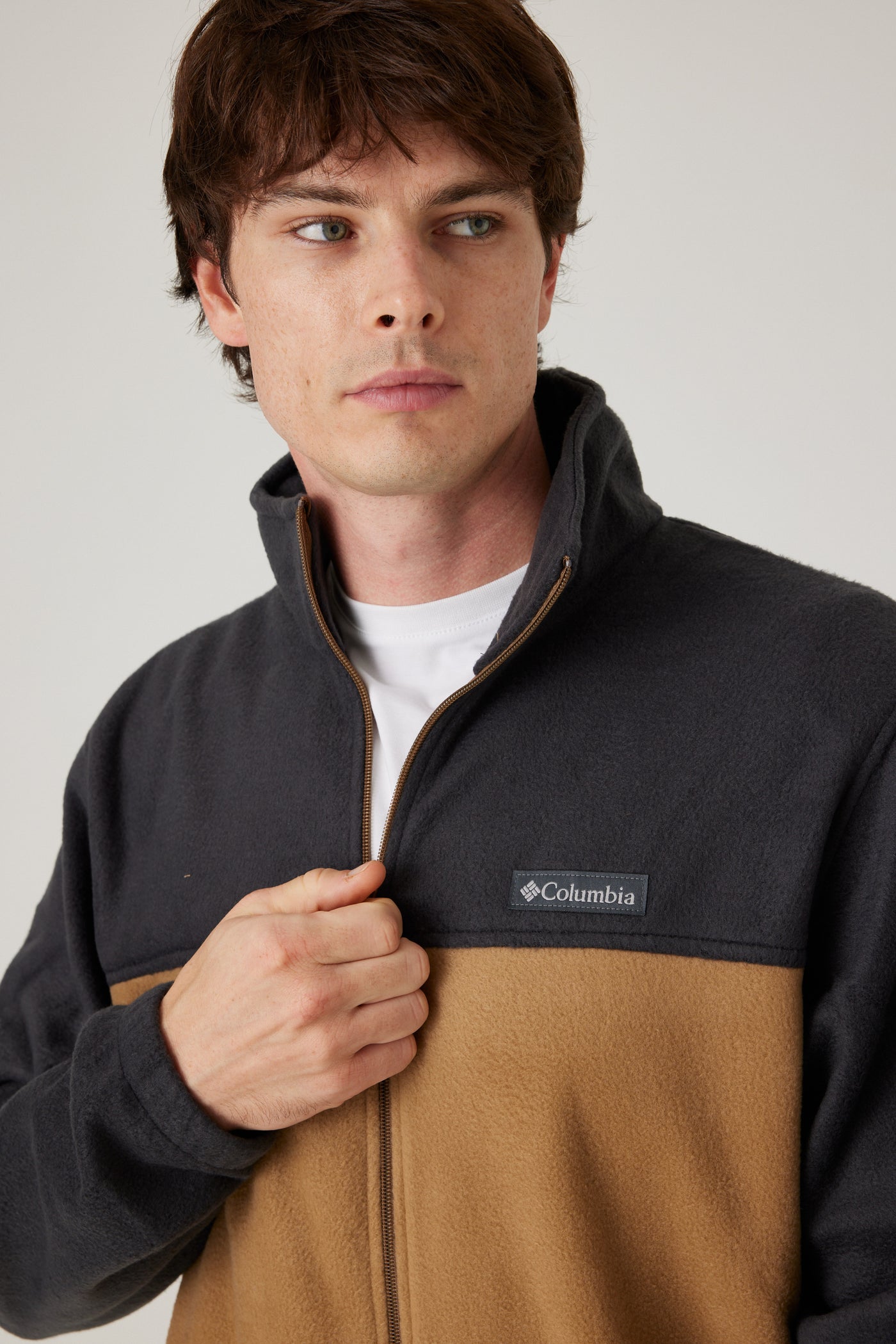 פליז בגזרת Regular עם רוכסן מלא - חום