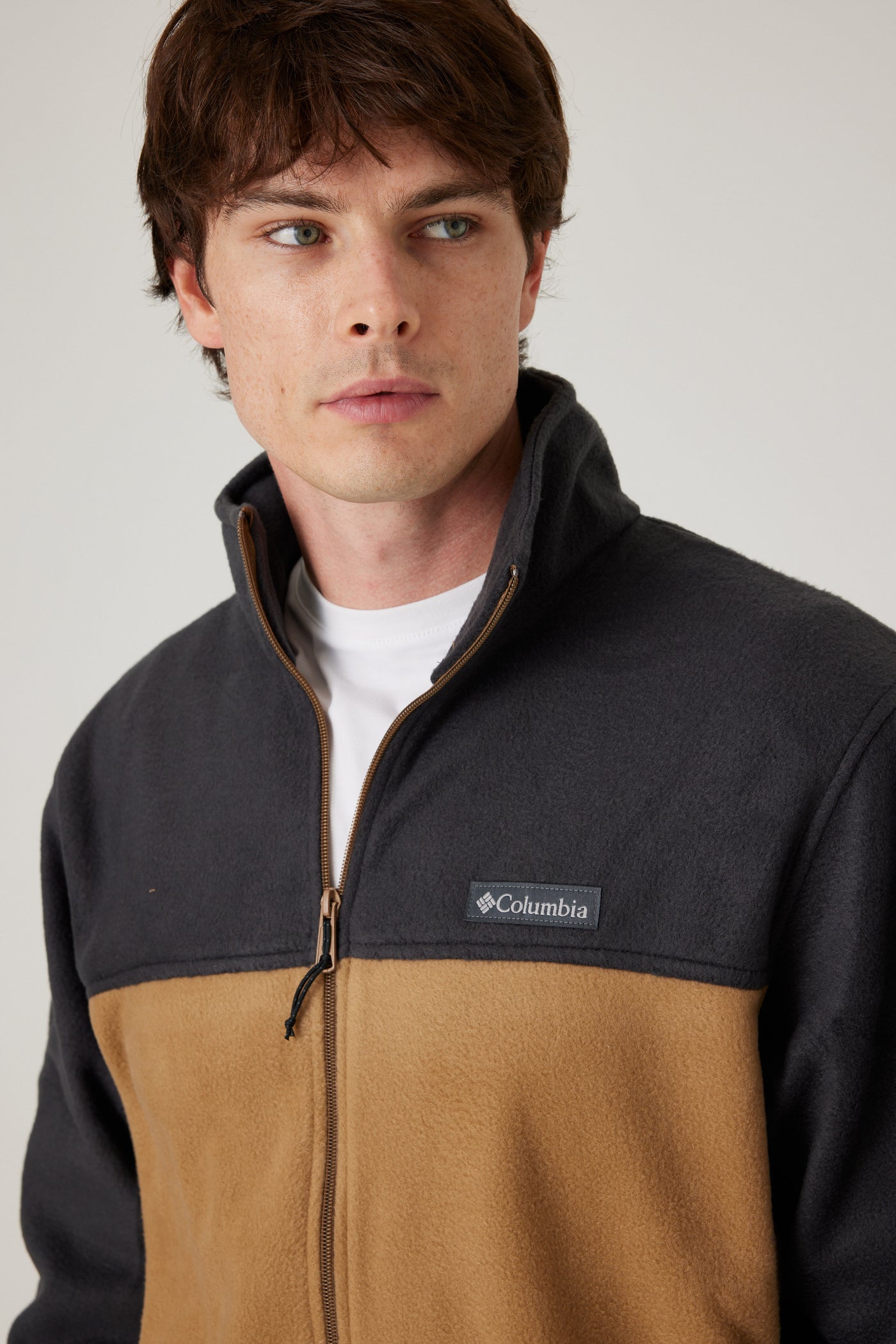 פליז בגזרת Regular עם רוכסן מלא - חום