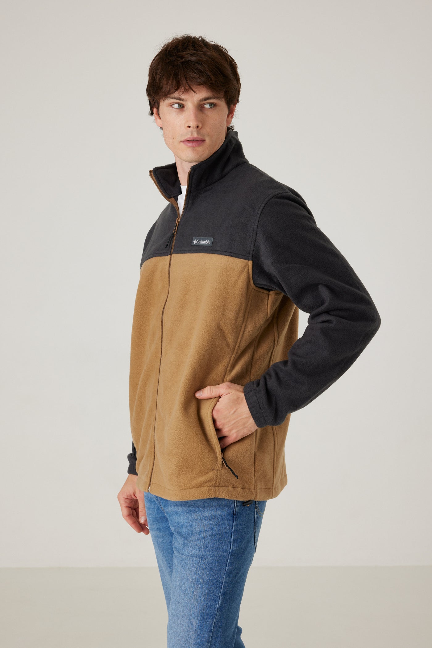 פליז בגזרת Regular עם רוכסן מלא - חום