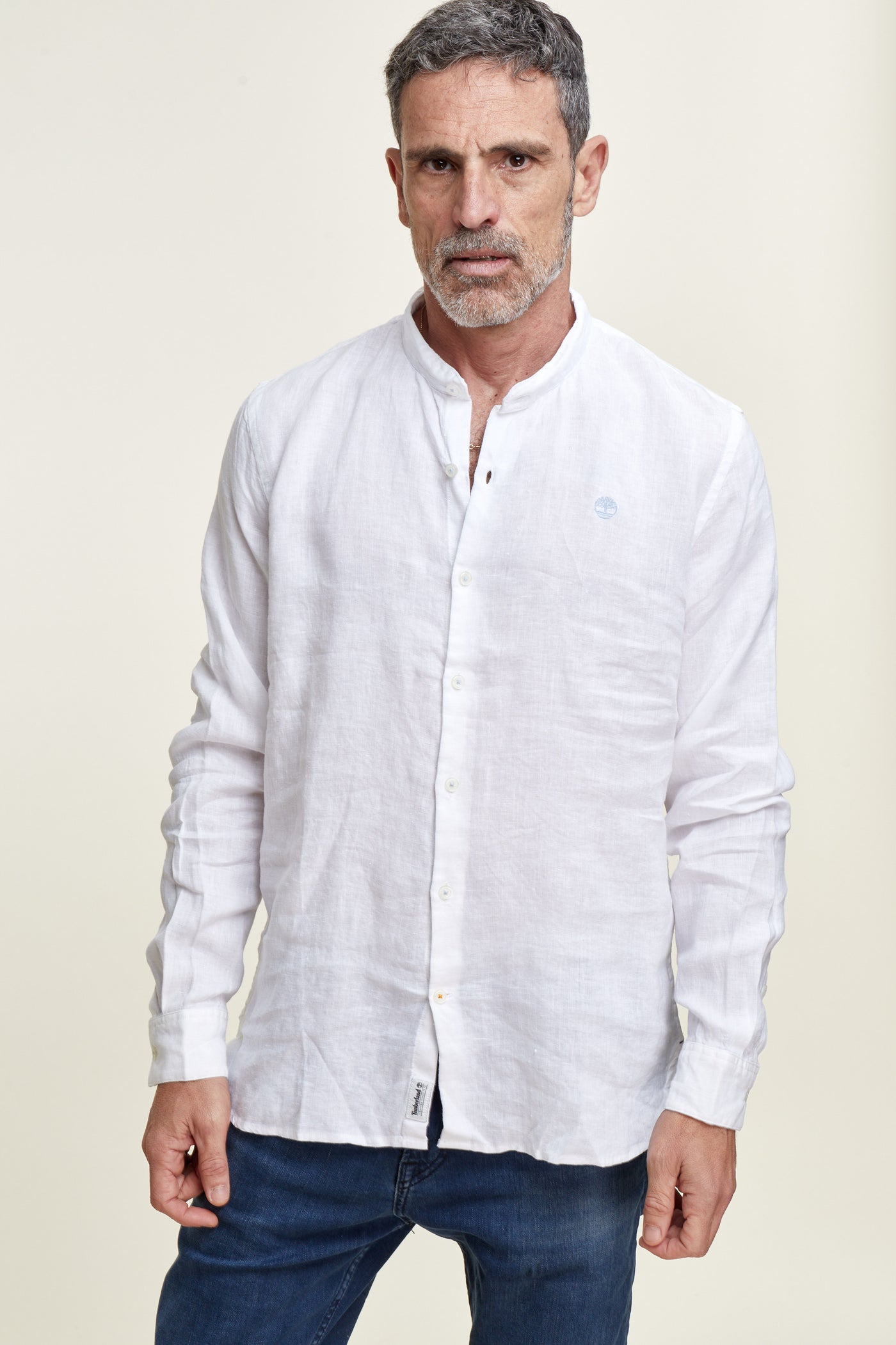 חולצה מכופתרת פשתן צווארון סיני שרוול ארוך בצבע לבן