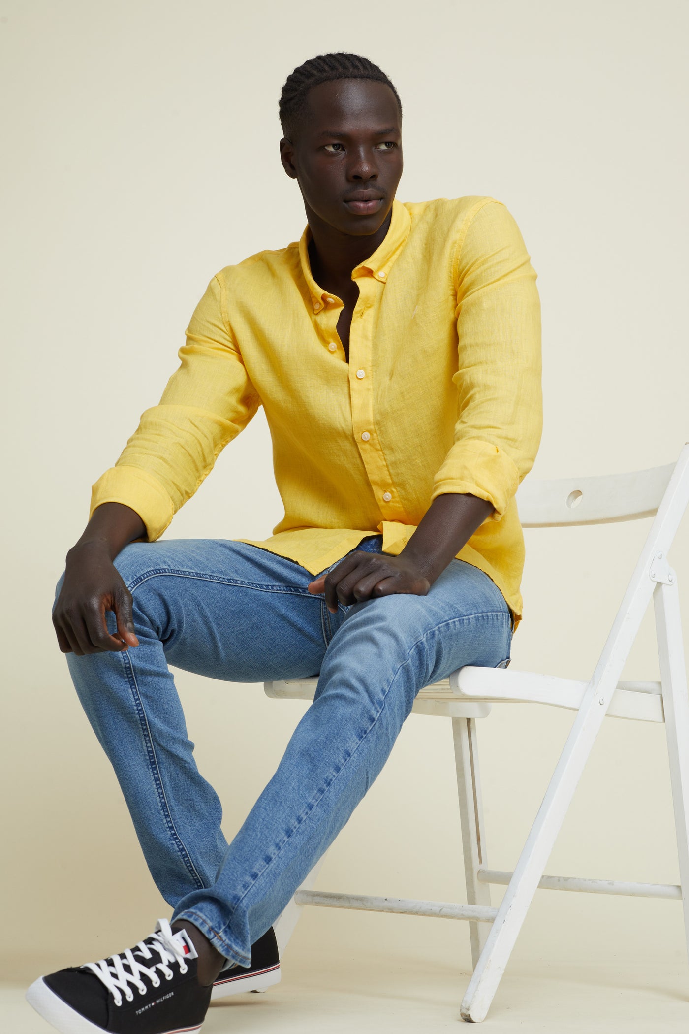חולצה מכופתרת פשתן שרוול ארוך בצבע צהוב