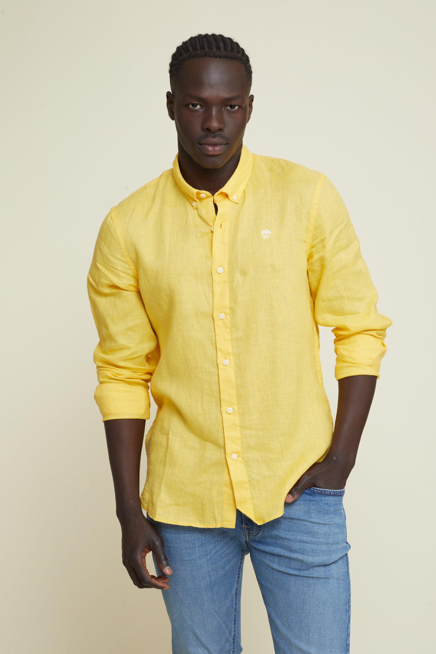 חולצה מכופתרת פשתן שרוול ארוך בצבע צהוב