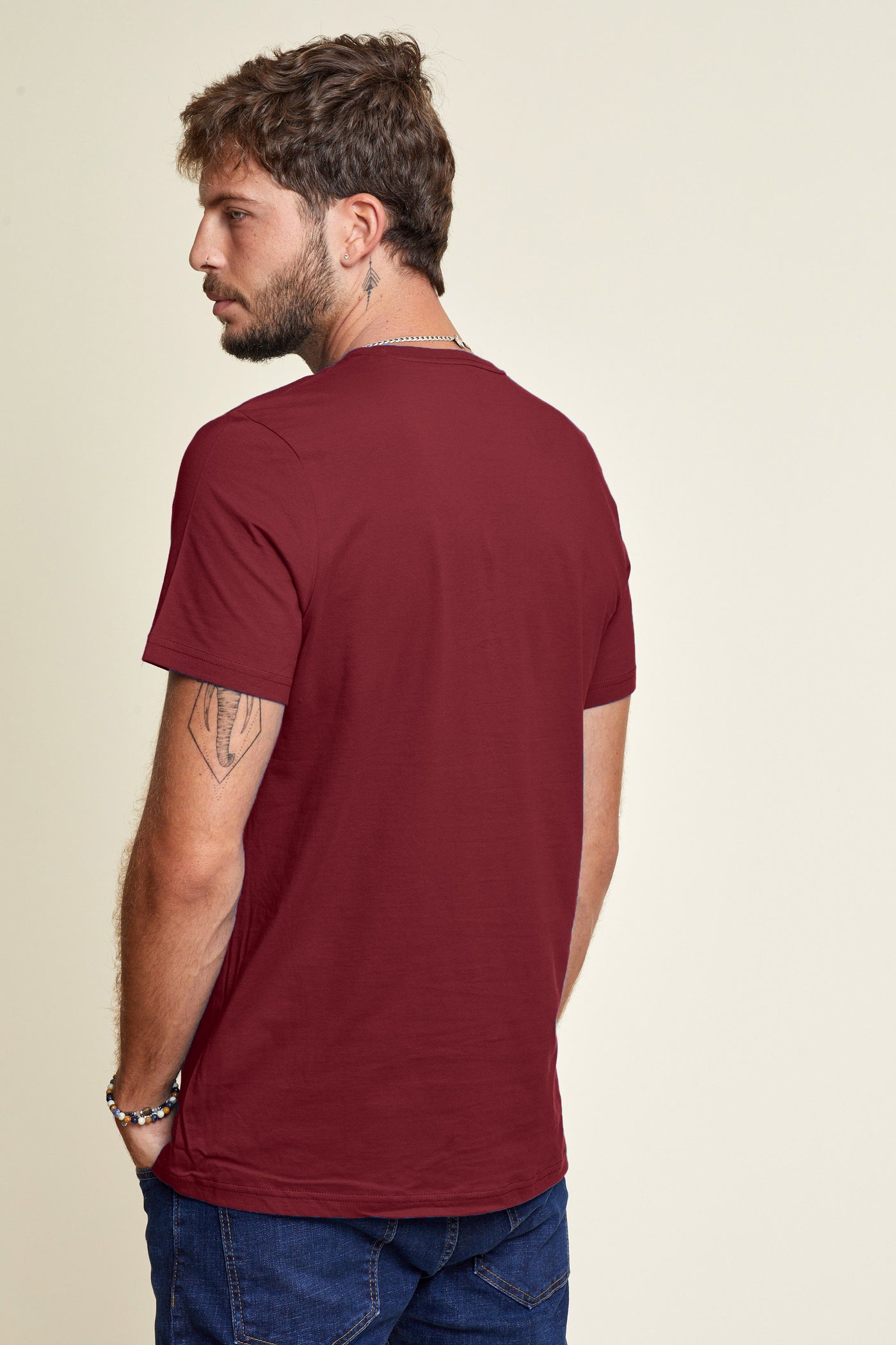 טישרט בייסיק שרוול קצר בצבע בורדו (מידה אמריקאית גדול מהרגיל)