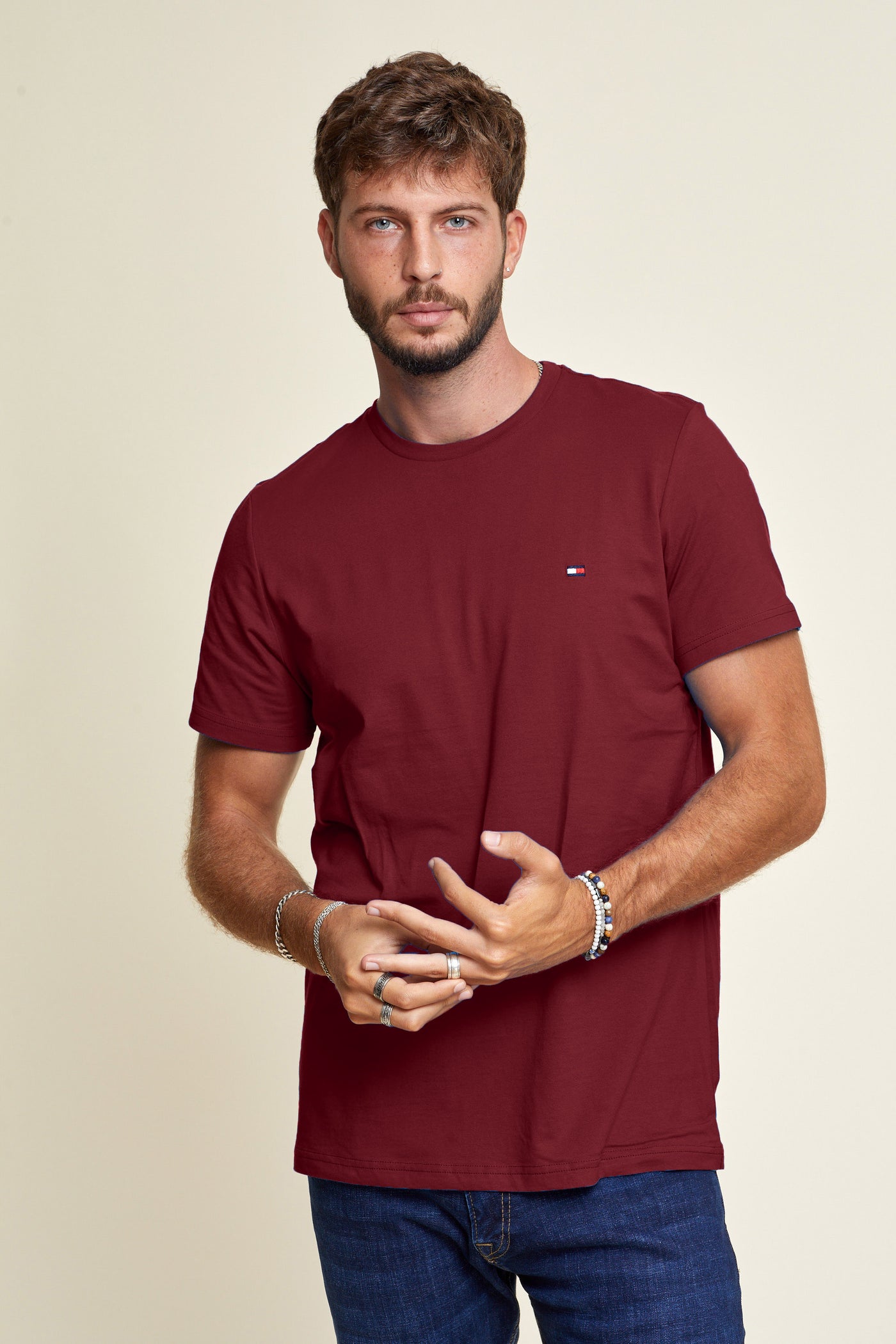 טישרט בייסיק שרוול קצר בצבע בורדו (מידה אמריקאית גדול מהרגיל)