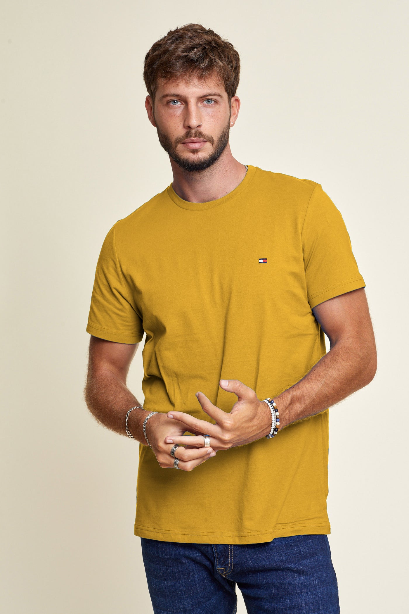 טישרט בייסיק שרוול קצר בצבע חרדל (מידה אמריקאית גדול מהרגיל)