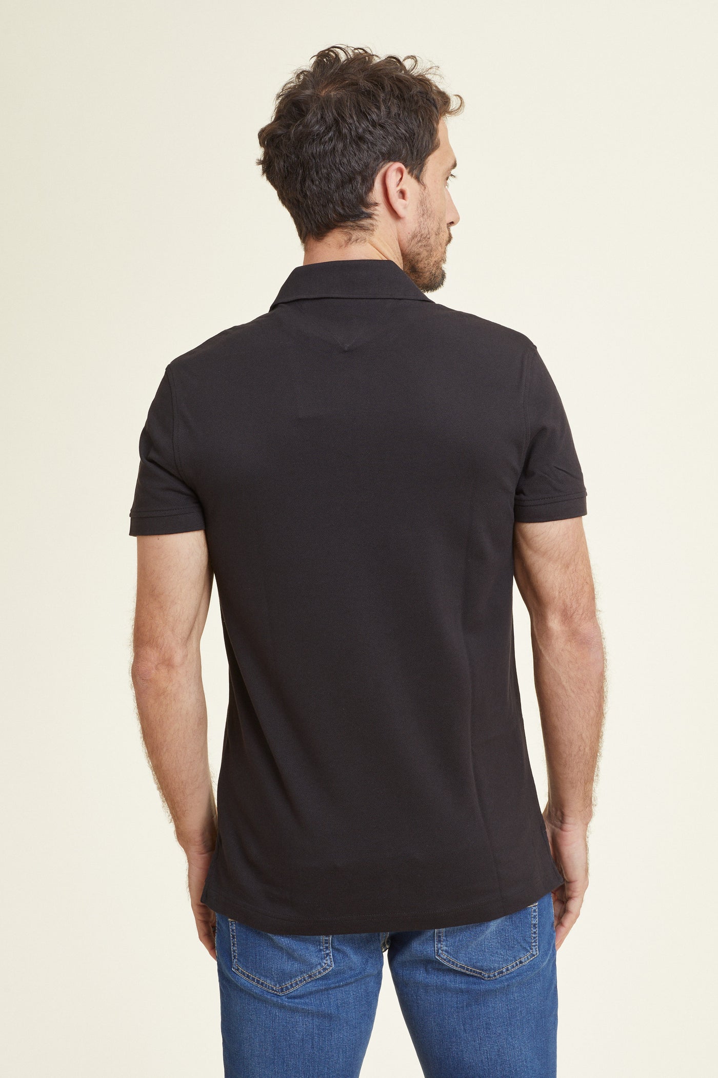 חולצת פולו שרוול קצר SLIM בצבע שחור