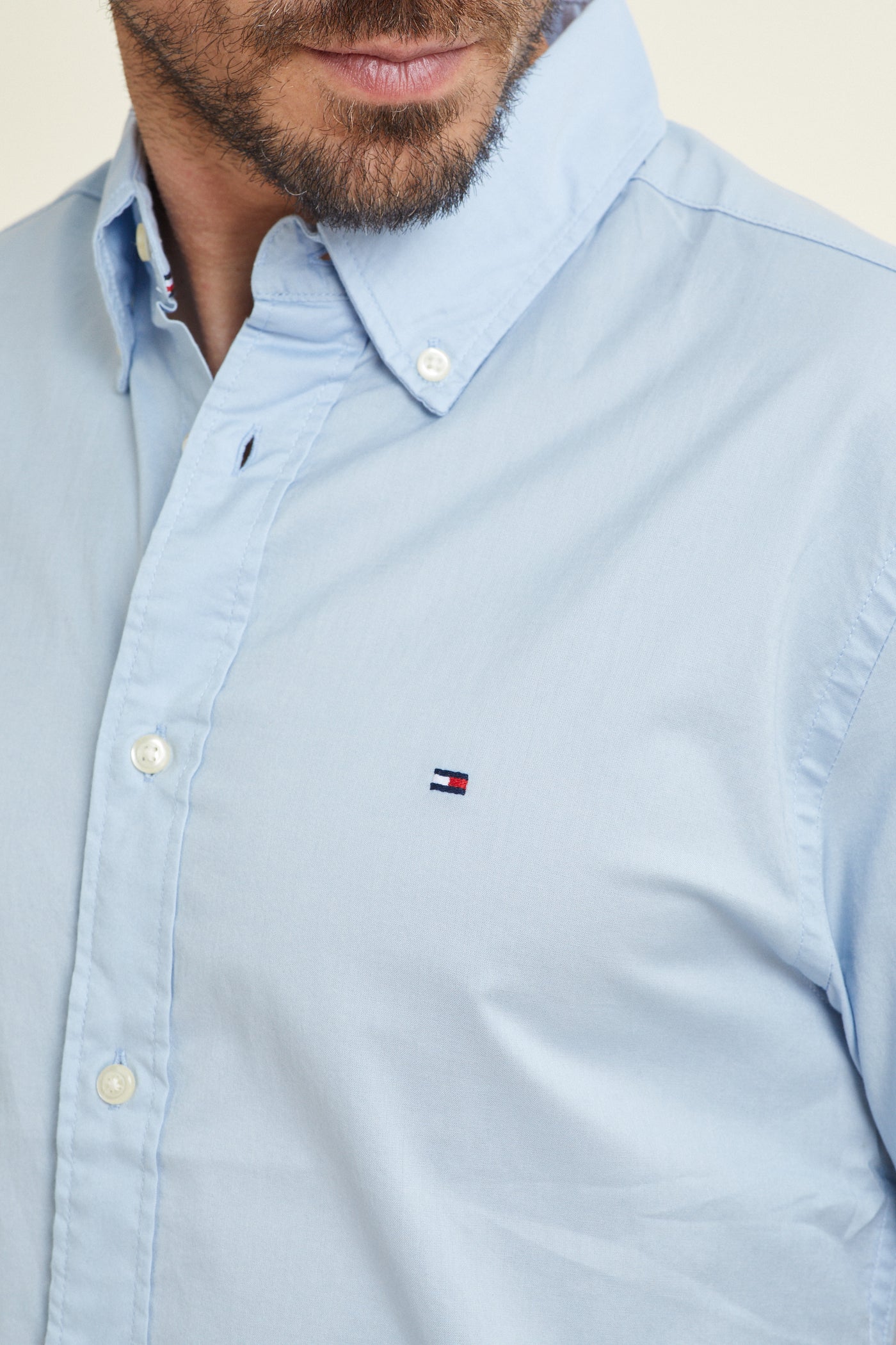 חולצה מכופתרת REGULAR FIT שרוול קצר בצבע תכלת
