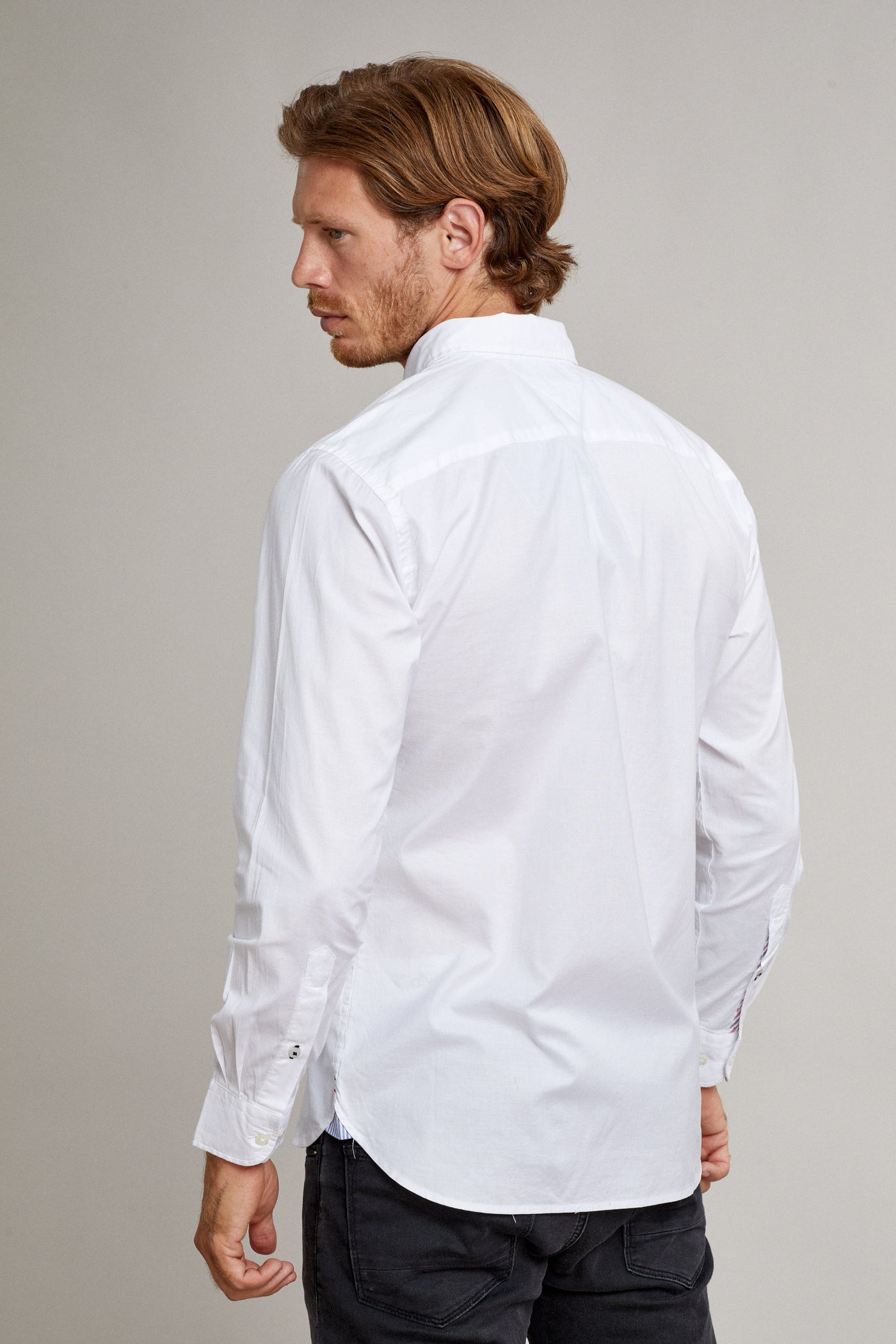 חולצה מכופתרת  Regular Fit  שרוול ארוך בצבע לבן