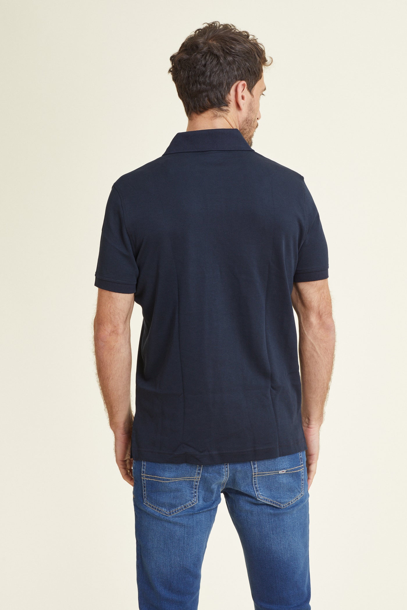 חולצת פולו REGULAR FIT שרוול קצר בצבע נייבי