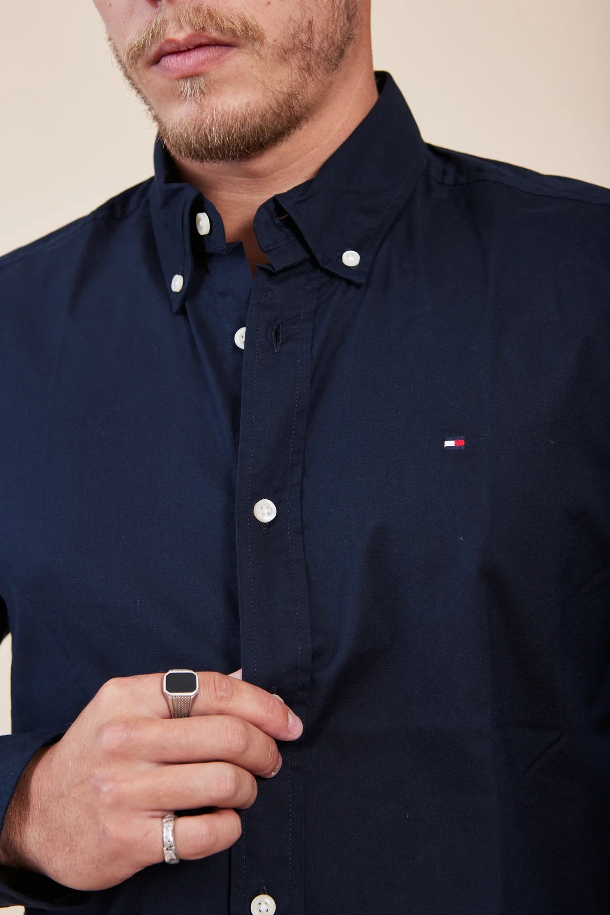 מכופתרת שרוול ארוך בגזרת SLIM- נייבי