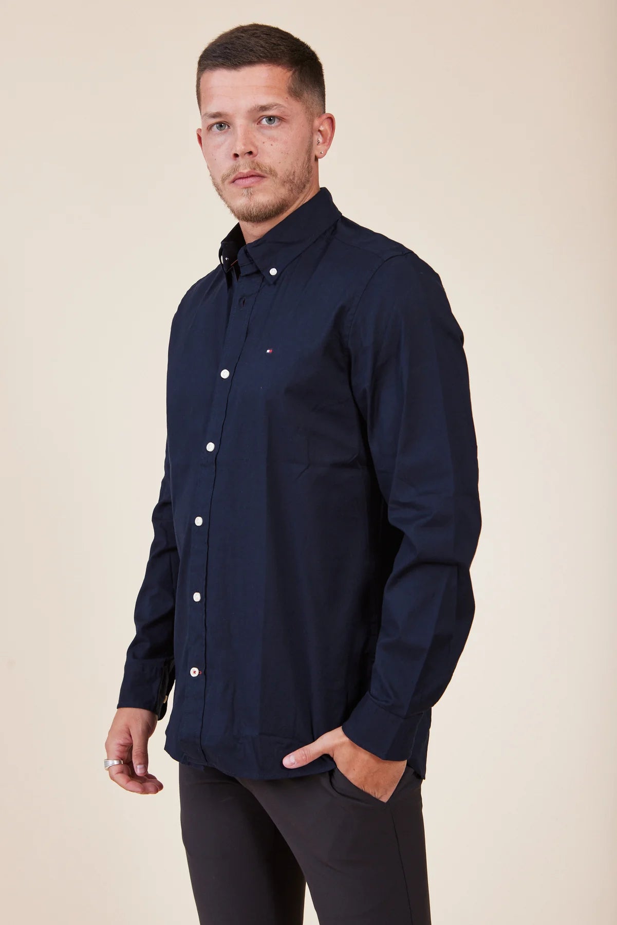 מכופתרת שרוול ארוך בגזרת SLIM- נייבי