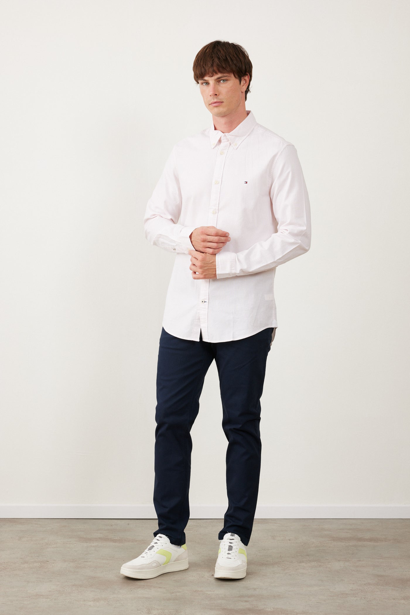 מכופתרת שרוול ארוך בגזרת SLIM - לבן