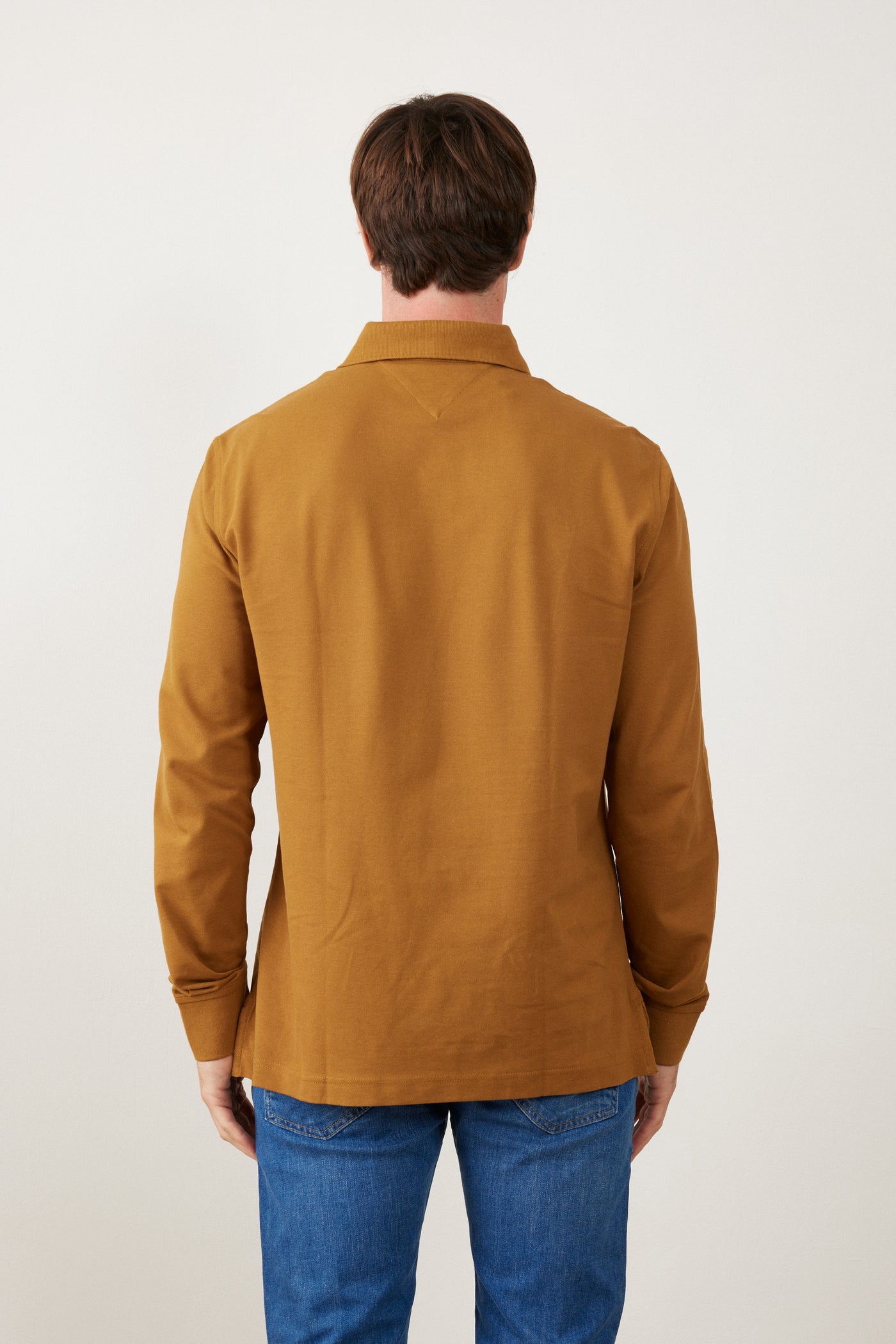 פולו שרוול ארוך בגזרת REGULAR - קאמל