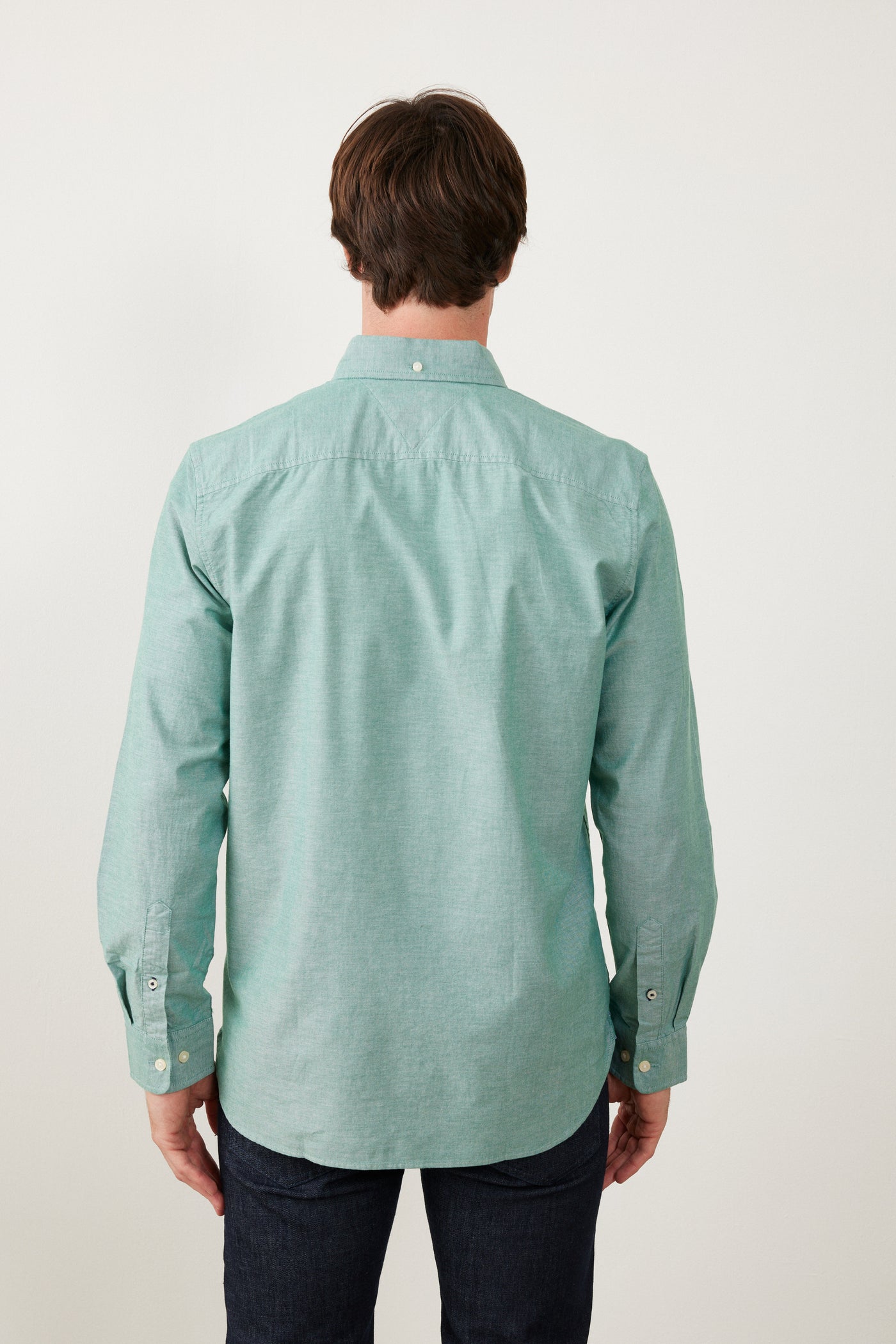 מכופתרת שרוול ארוך בגזרת REGULAR - ירוק