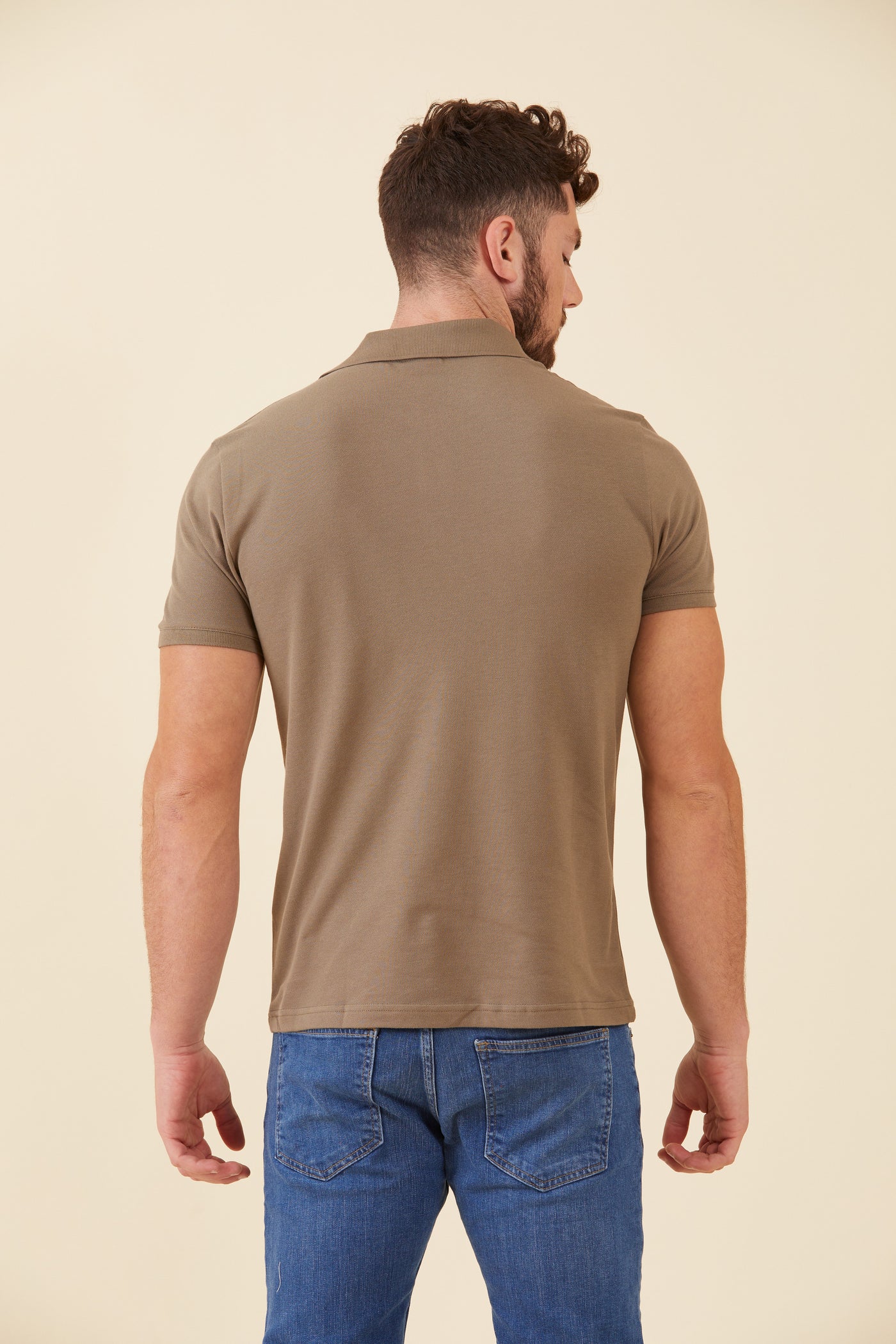 חולצת פולו שרוול קצר בצבע חום SLIM