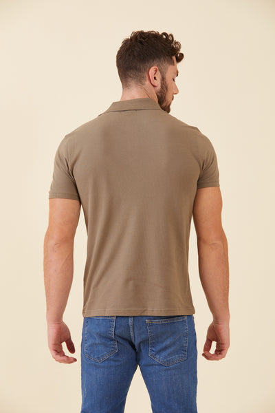 חולצת פולו שרוול קצר בצבע חום SLIM