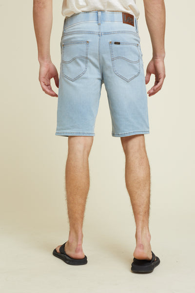 מכנס ג'ינס קצר בצבע בהיר