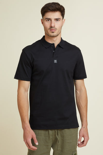 חולצת פולו REGULAR FIT שרוול קצר בצבע שחור