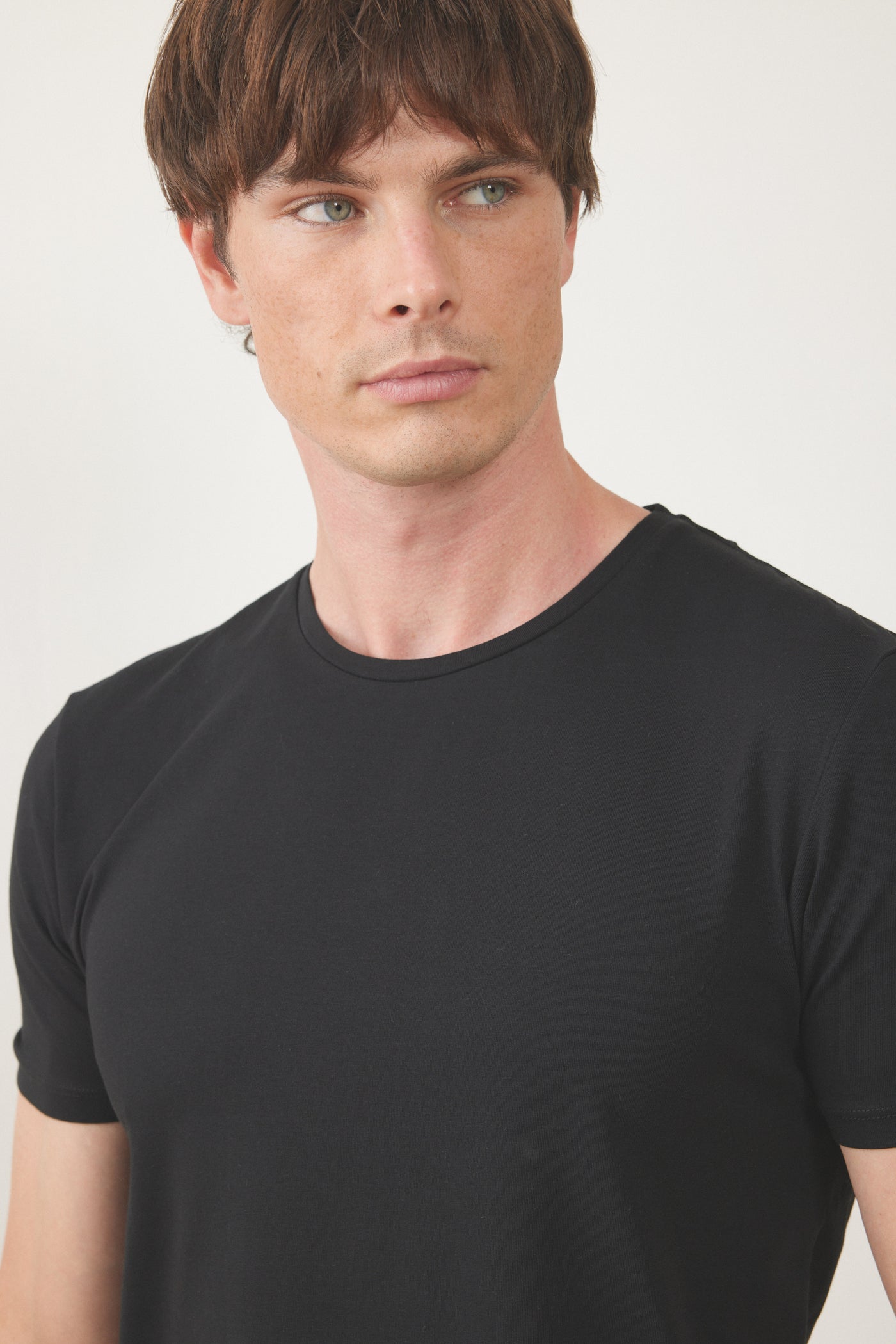 טישרט שרוול קצר צווארון עגול  - שחור