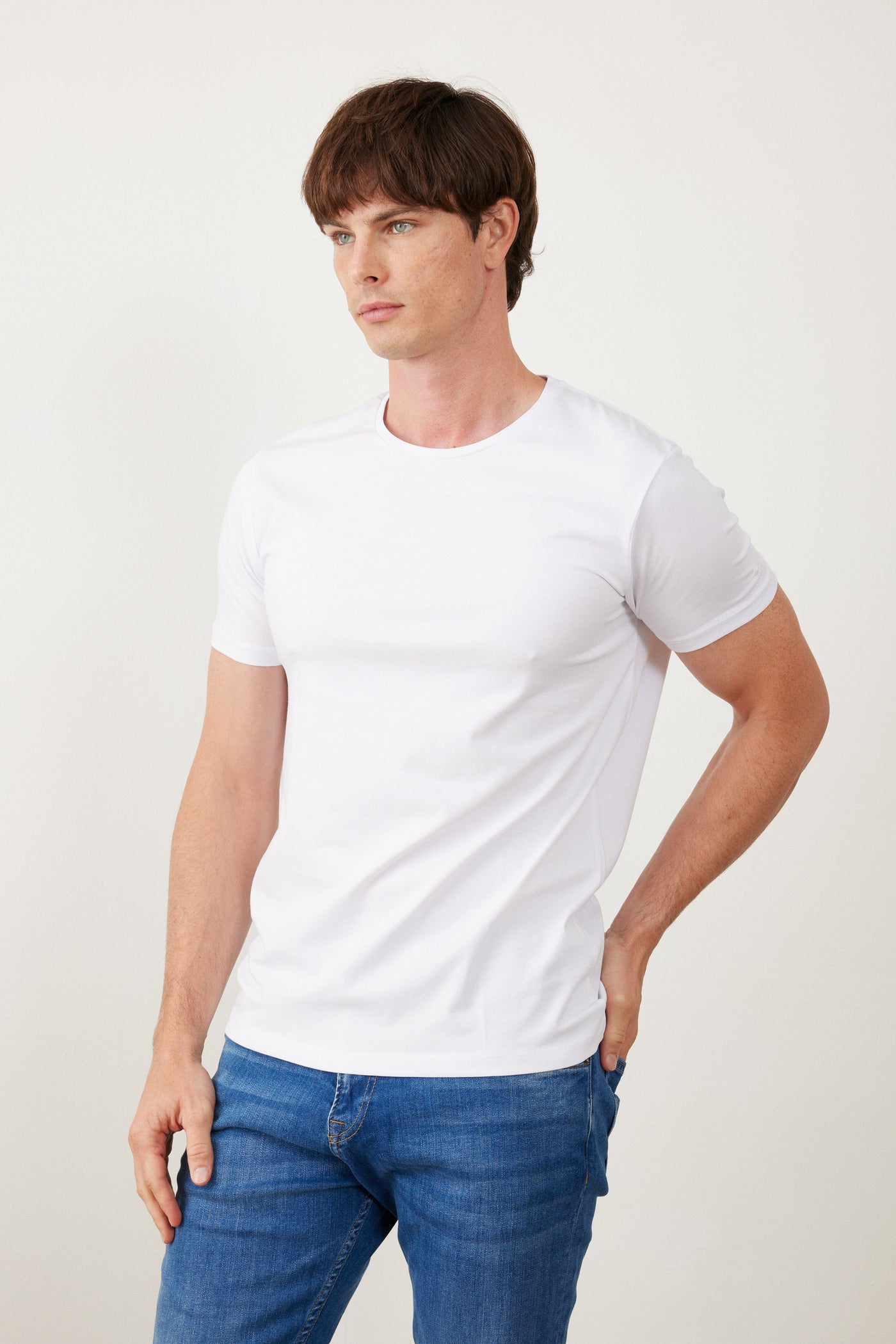 טישרט שרוול קצר צווארון עגול - לבן