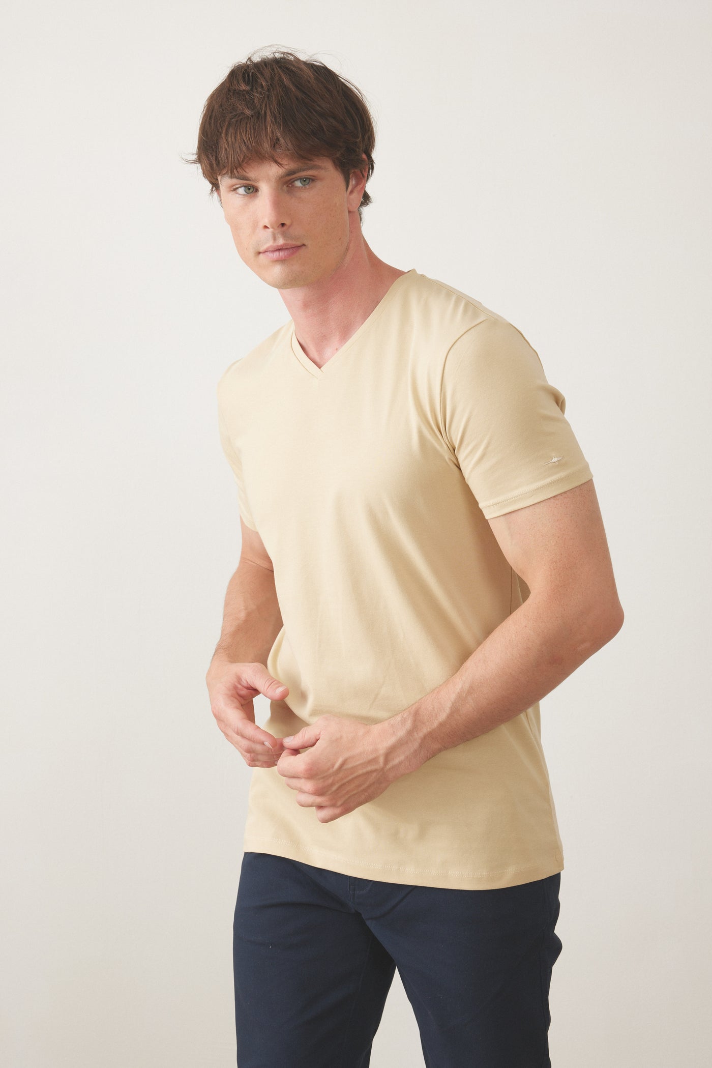 טישרט שרוול קצר צווארון V - בז'