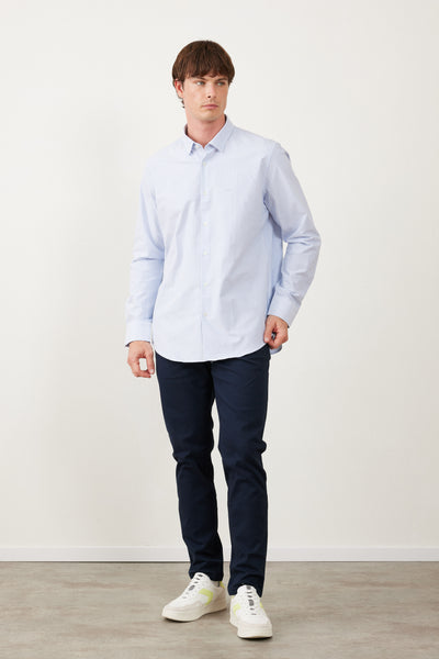 חולצה מכופתרת גזרת SLIM    שרוול ארוך - תכלת פסים