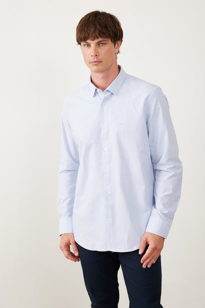 חולצה מכופתרת גזרת SLIM    שרוול ארוך - תכלת פסים