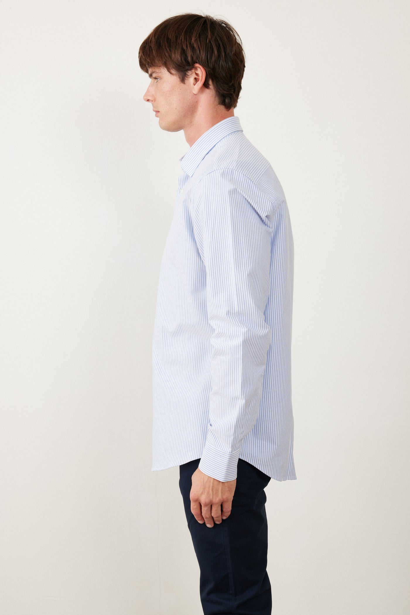 חולצה מכופתרת גזרת SLIM    שרוול ארוך - תכלת פסים