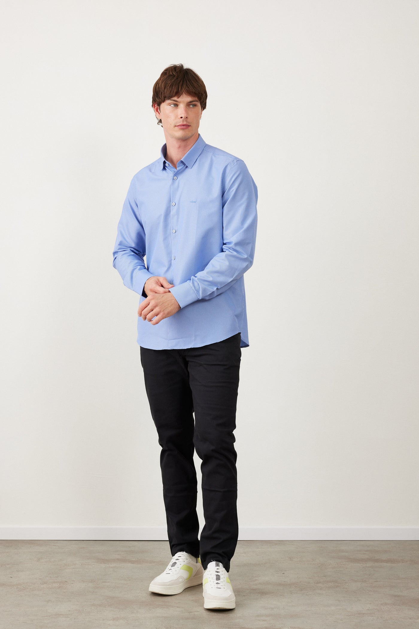 חולצה מכופתרת גזרת SLIM שרוול ארוך -  תכלת כהה